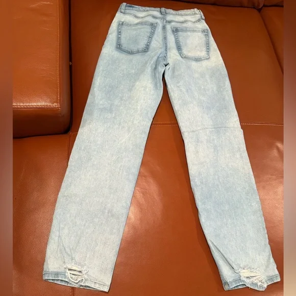 Wild Fable Size 2 Straight Leg Super High Rise Light Blue Distressed Jeans - Picture 6 of 7